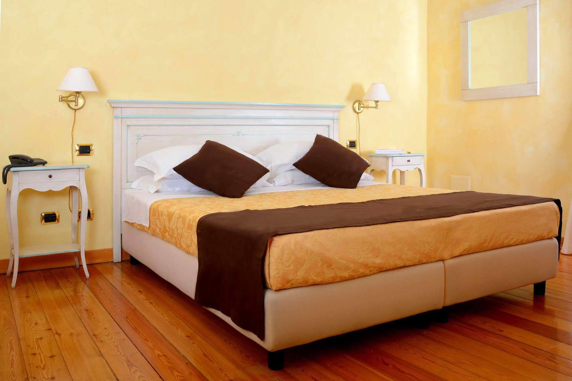 Albergo Dimora Storica Antica Hostelleria Crema Εξωτερικό φωτογραφία