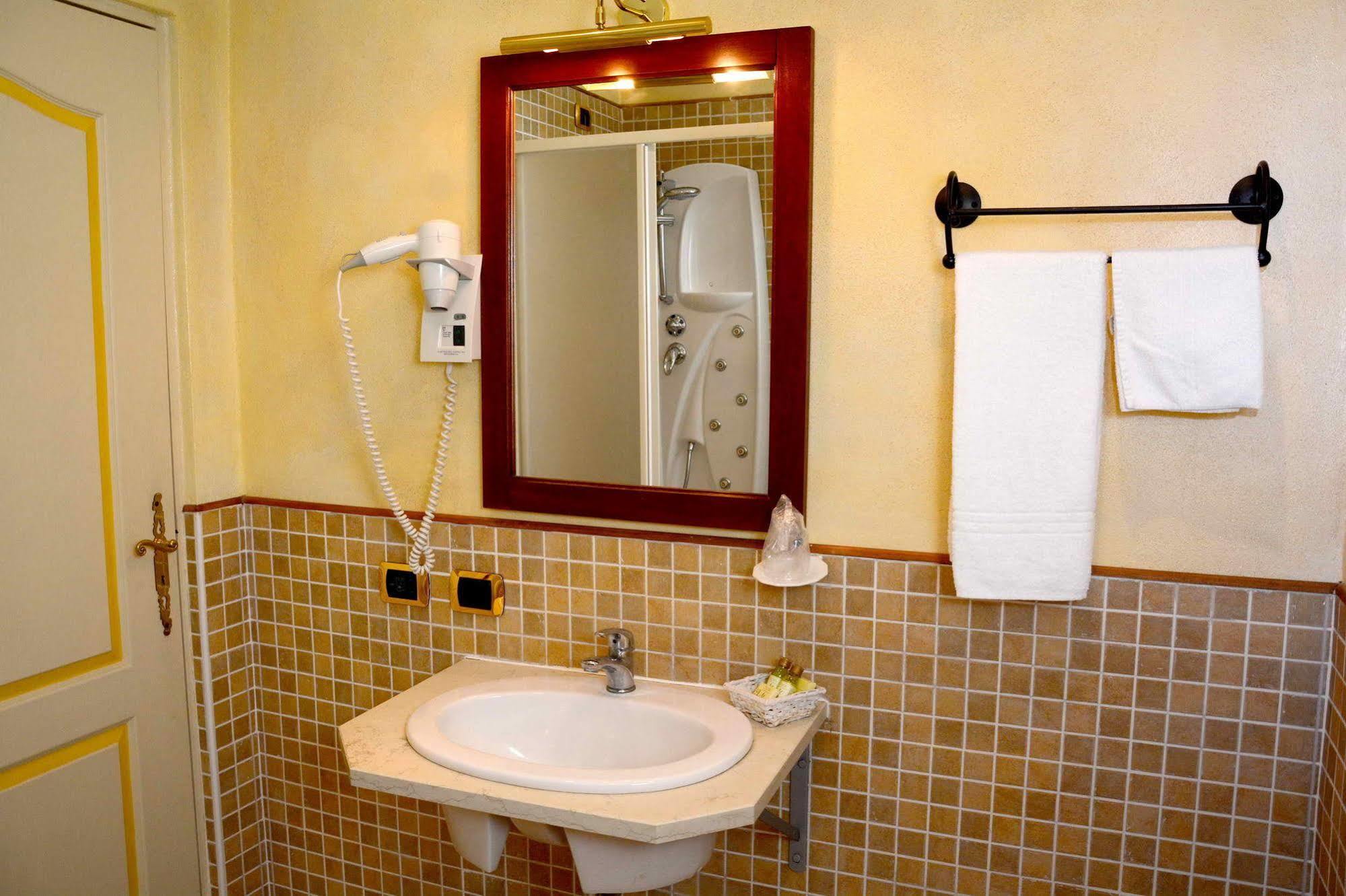 Albergo Dimora Storica Antica Hostelleria Crema Εξωτερικό φωτογραφία
